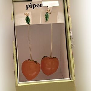 NWT PIPER K Drop Earrings 🍑🍑 Peach Earrings with green leaf . Pin earrings